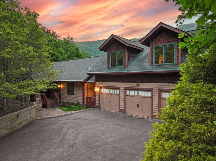 House in Black Mountain, US