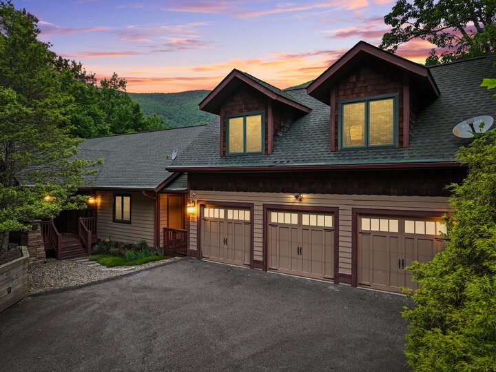 House in Black Mountain, US