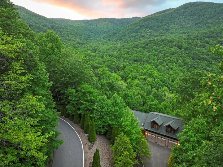 House in Black Mountain, US