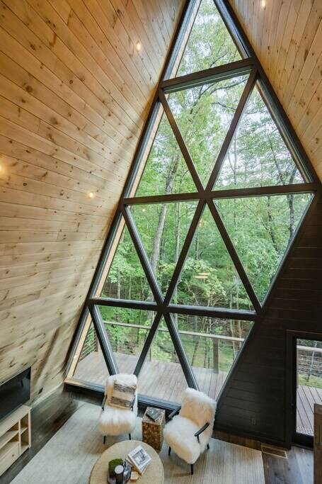 Cabin in Morganton, US