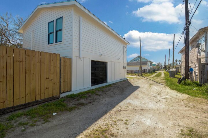 Guest house in Galveston, US