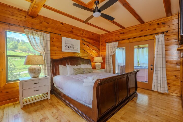 Cabin in Pigeon Forge, US