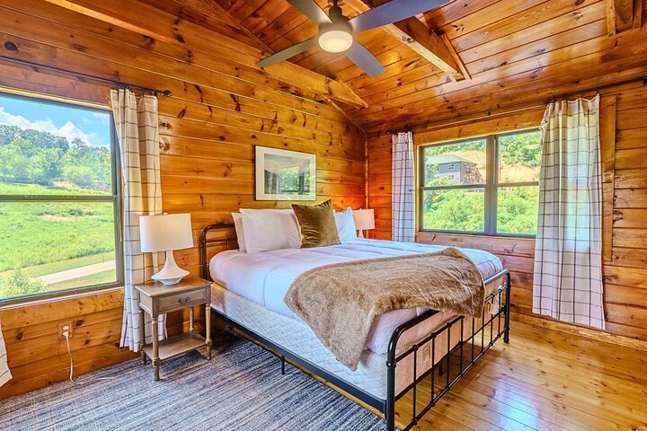 Cabin in Pigeon Forge, US