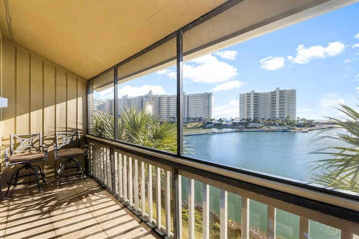 Condo in Miramar Beach, US