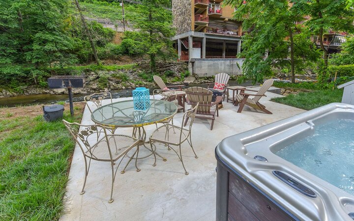 Cabin in Gatlinburg, US