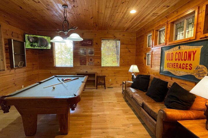 Cabin in Gatlinburg, US