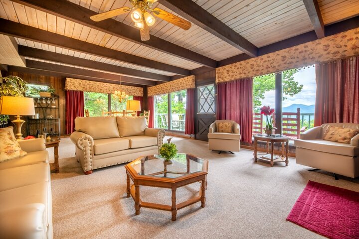 Cabin in Gatlinburg, US