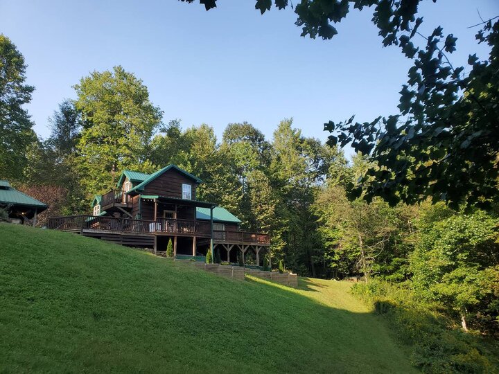 Home in Spruce Pine, US