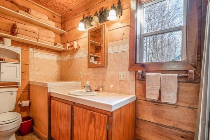 Home in Spruce Pine, US