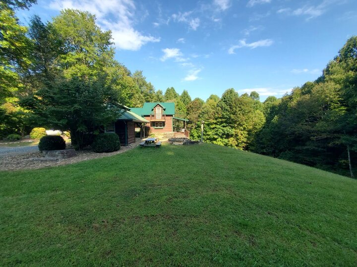 Home in Spruce Pine, US