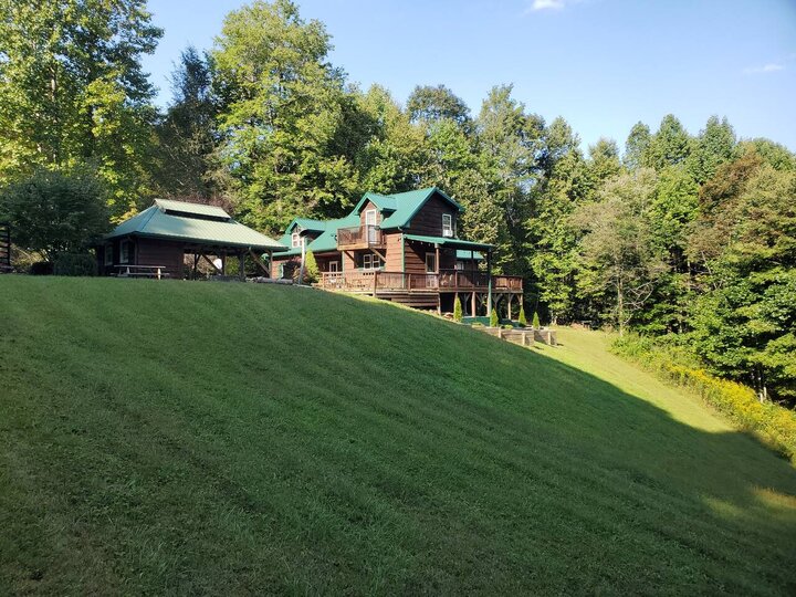 Home in Spruce Pine, US