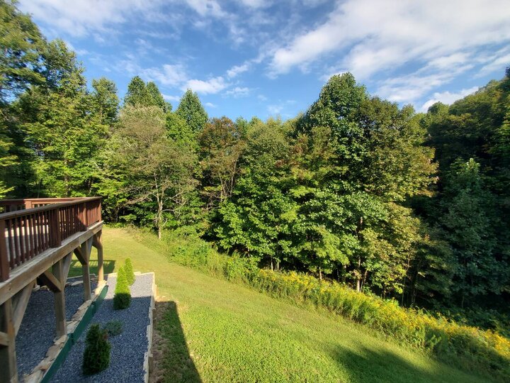 Home in Spruce Pine, US