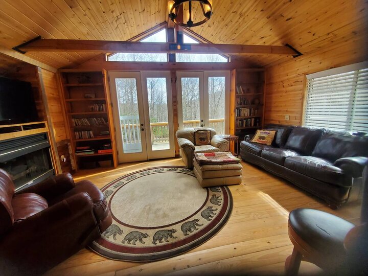 Home in Spruce Pine, US