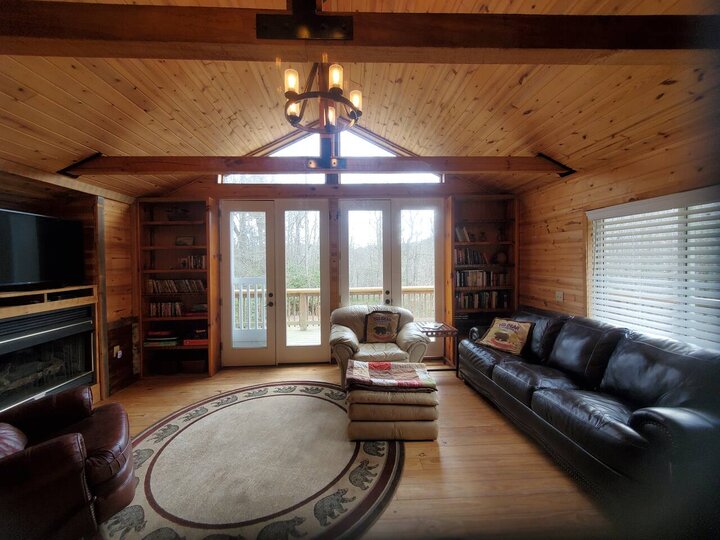 Home in Spruce Pine, US