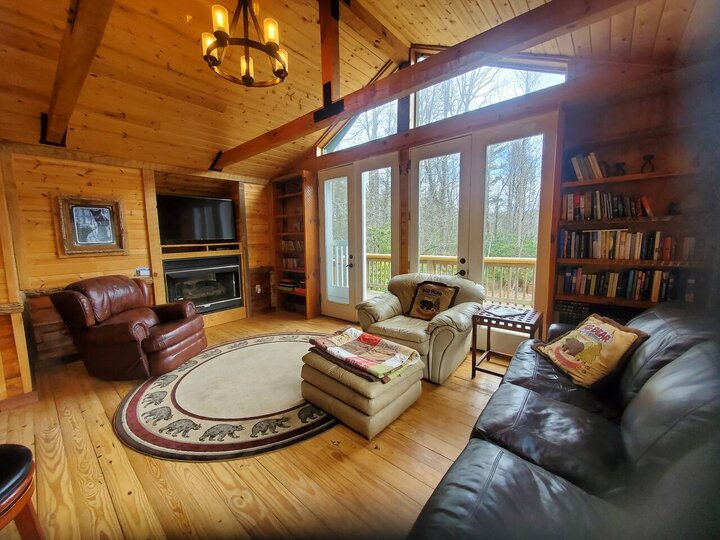 Home in Spruce Pine, US