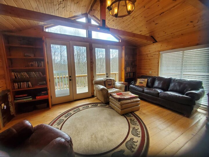 Home in Spruce Pine, US