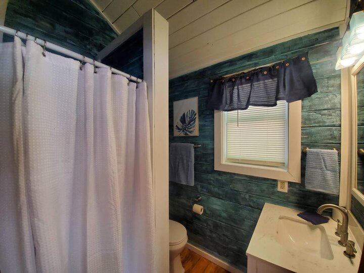 Home in Spruce Pine, US