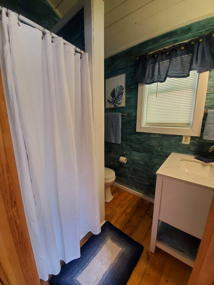 Home in Spruce Pine, US