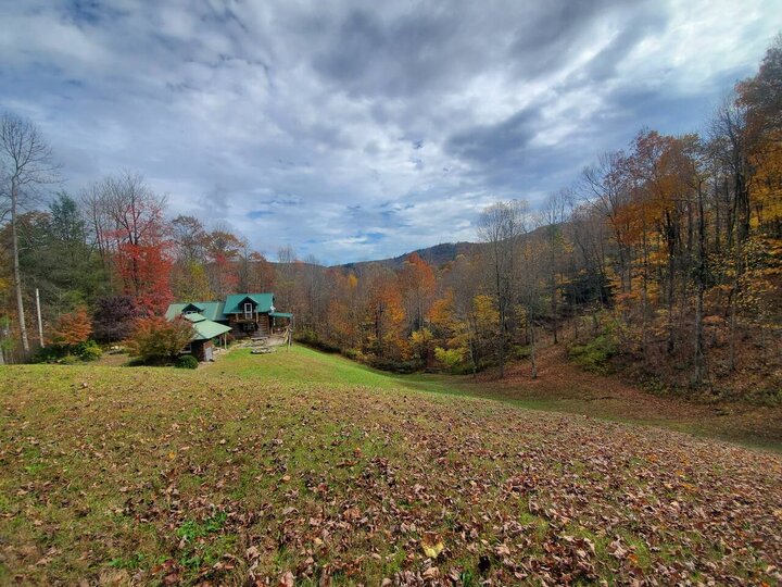 Home in Spruce Pine, US