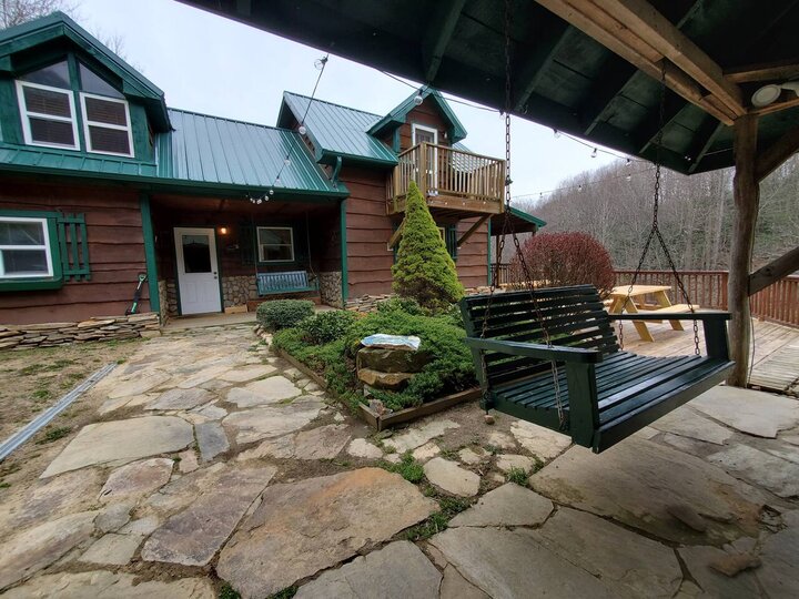 Home in Spruce Pine, US