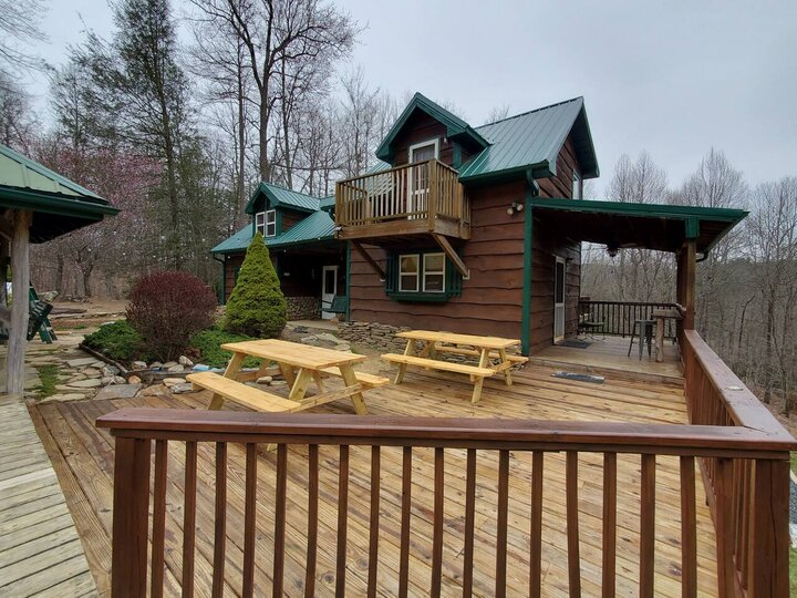 Home in Spruce Pine, US