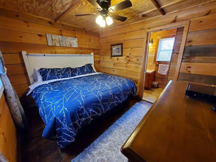 Home in Spruce Pine, US