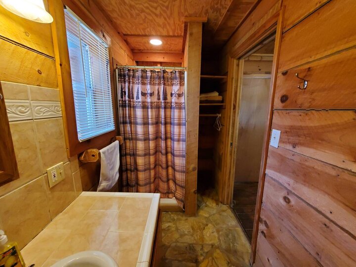 Home in Spruce Pine, US