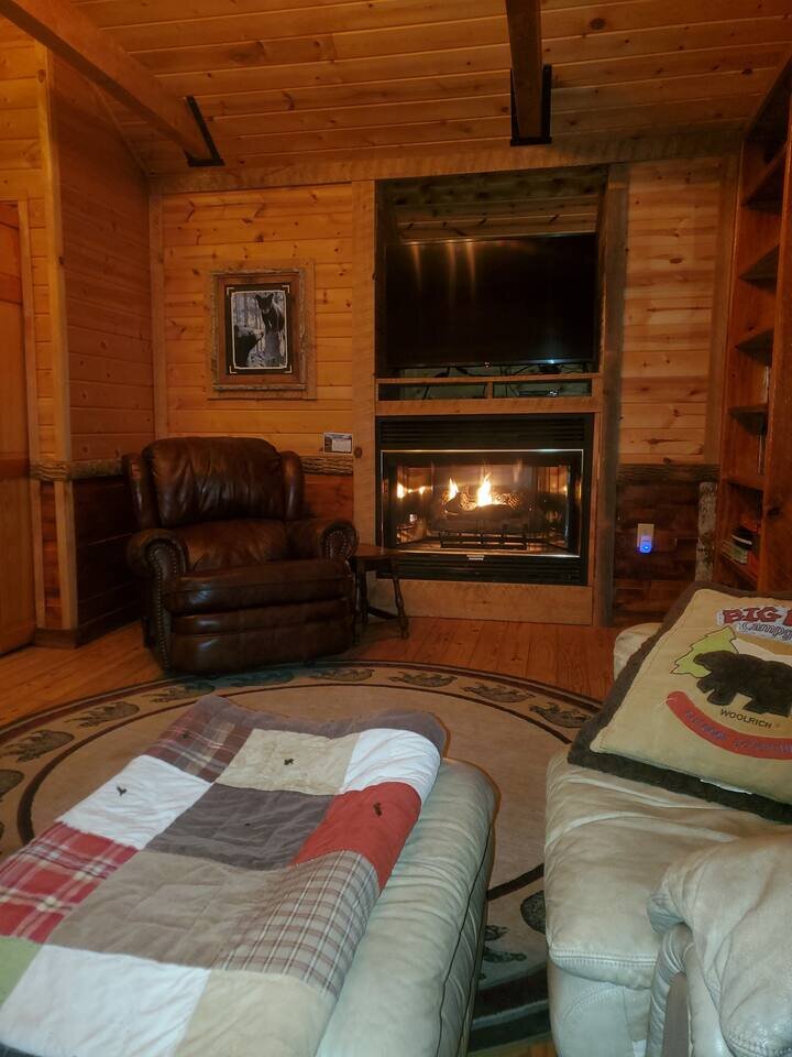 Home in Spruce Pine, US