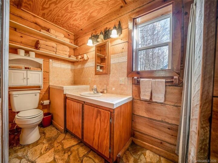 Home in Spruce Pine, US