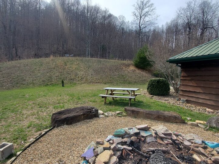 Home in Spruce Pine, US