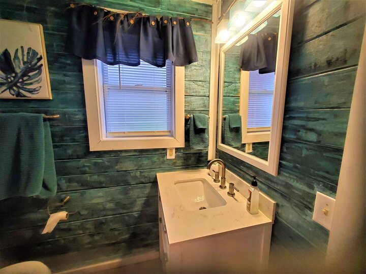 Home in Spruce Pine, US