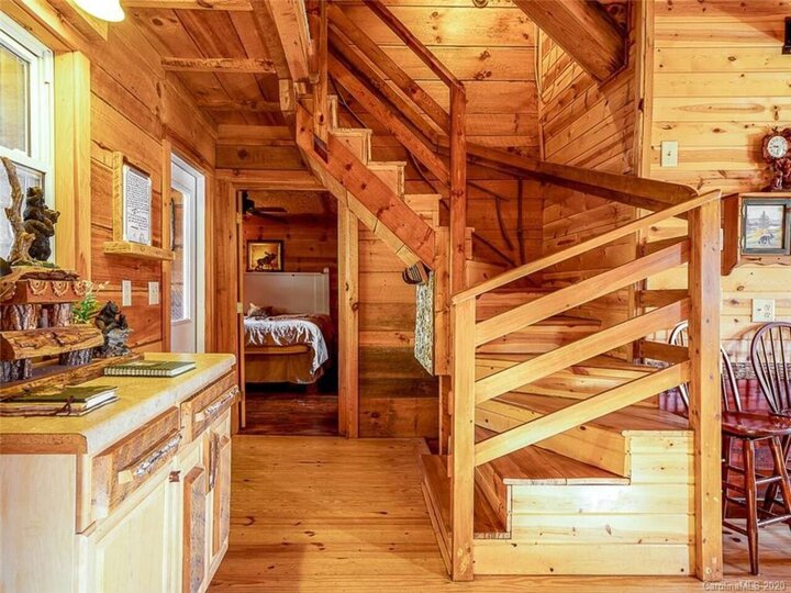 Home in Spruce Pine, US