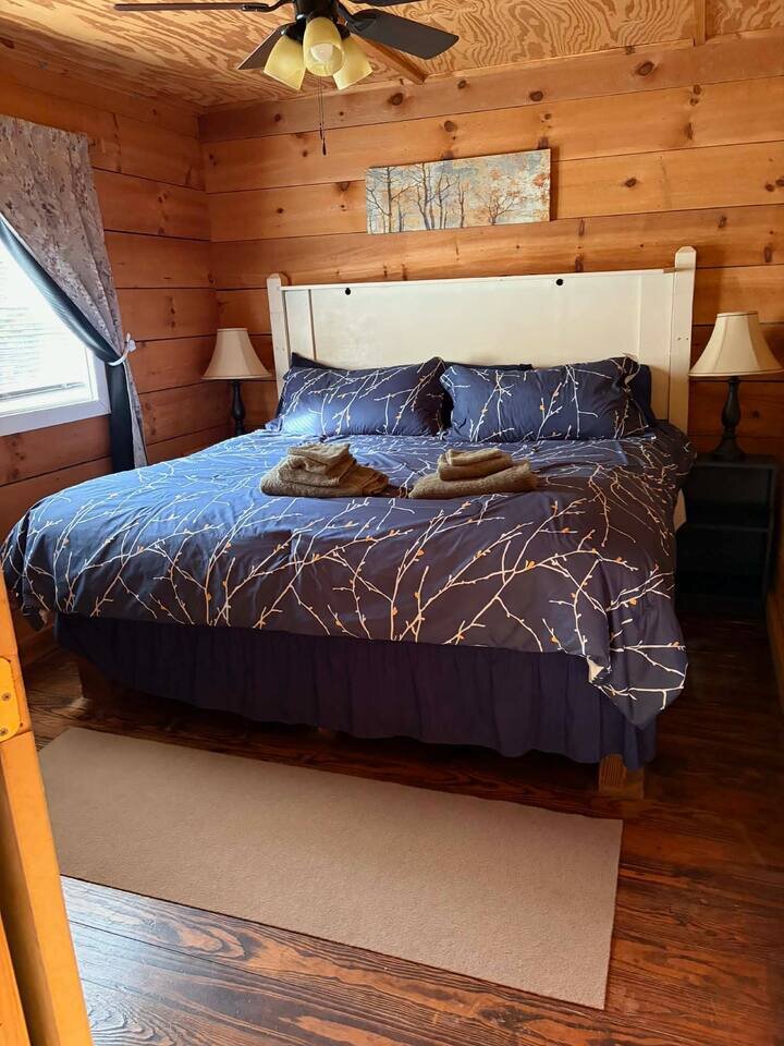 Home in Spruce Pine, US