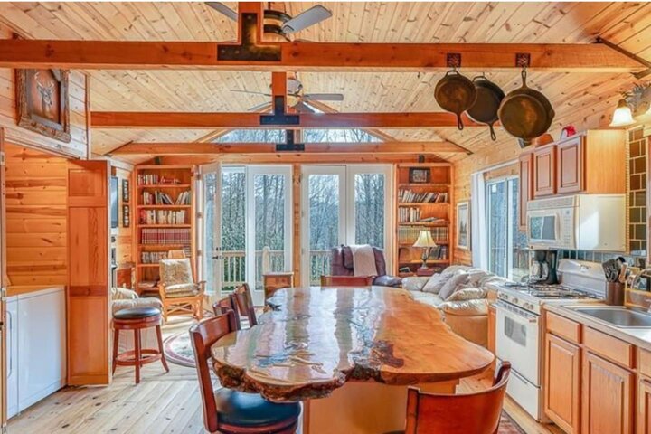 Home in Spruce Pine, US