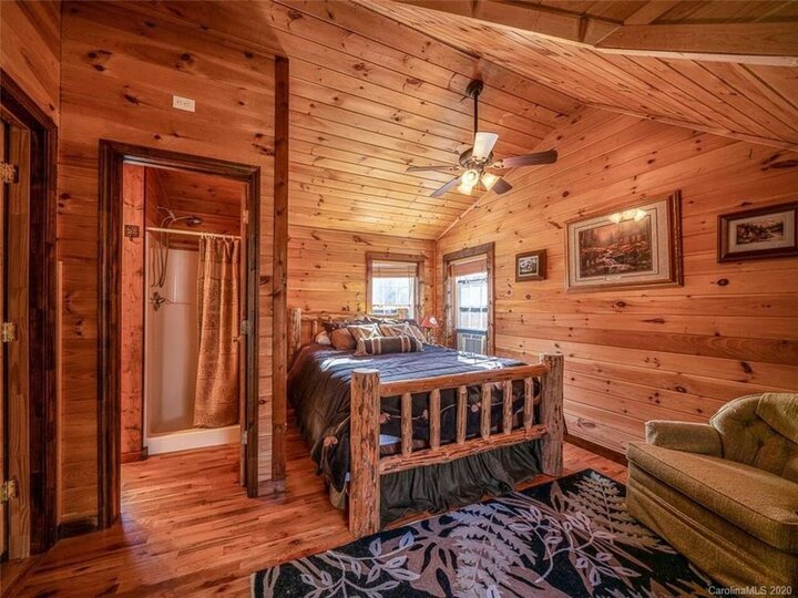 Home in Spruce Pine, US