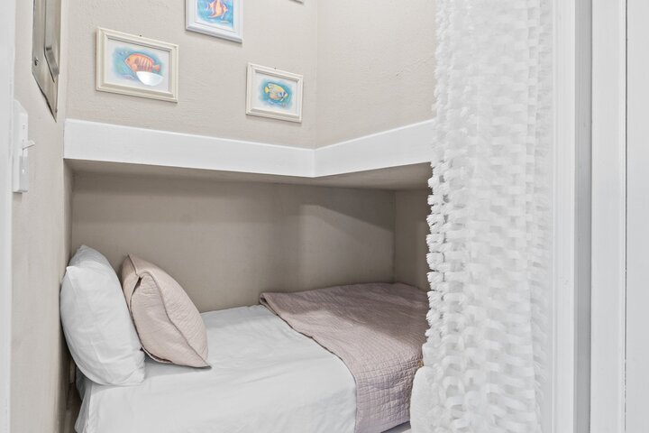 Condo in Miramar Beach, US