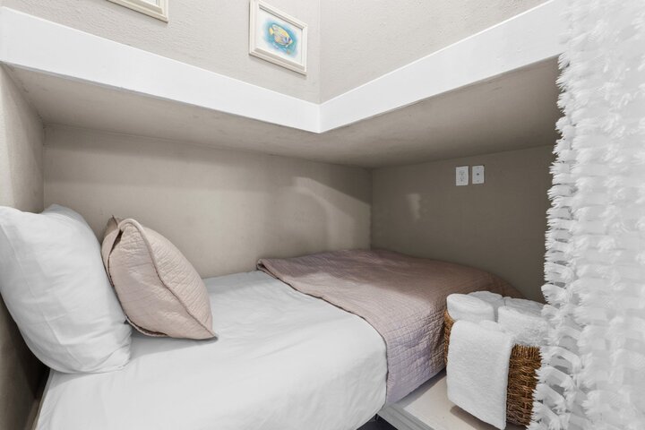 Condo in Miramar Beach, US