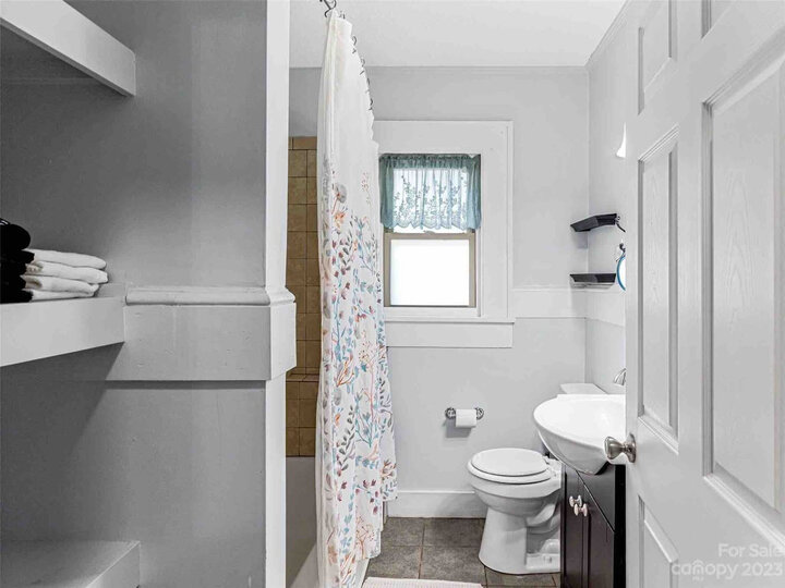 Cottage in Woodfin, US