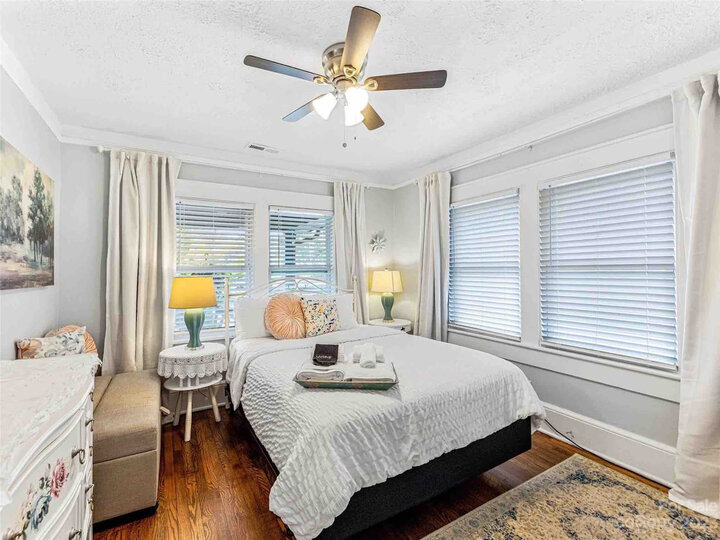 Cottage in Woodfin, US