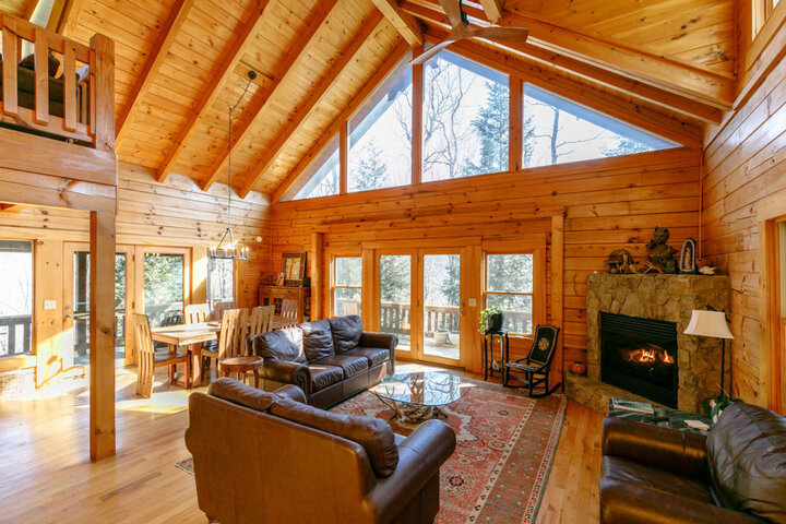 Cabin in Old Fort, US