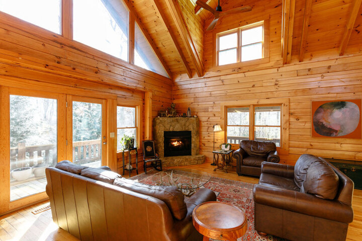 Cabin in Old Fort, US