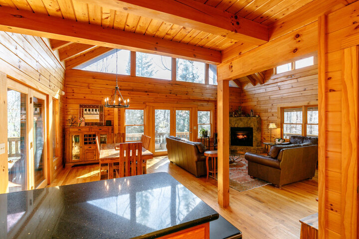 Cabin in Old Fort, US