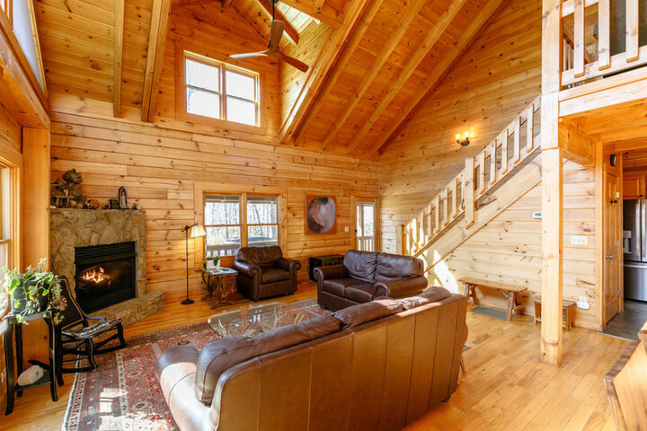 Cabin in Old Fort, US