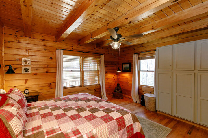 Cabin in Old Fort, US