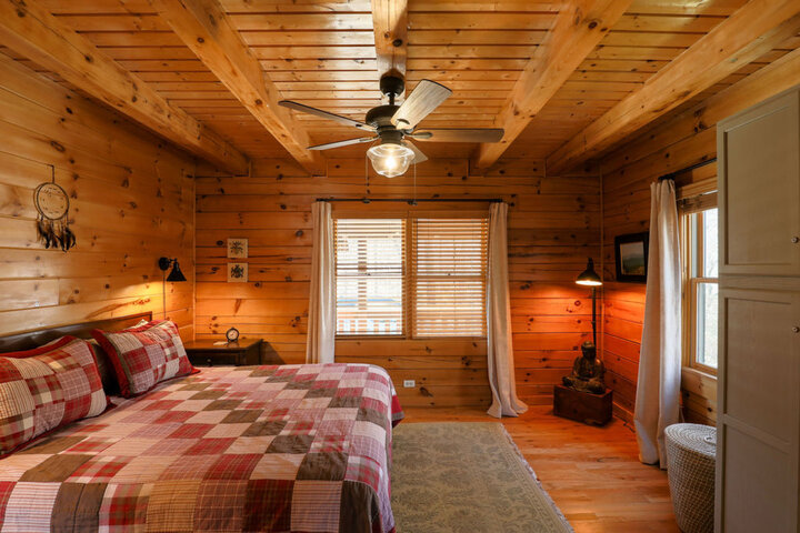 Cabin in Old Fort, US