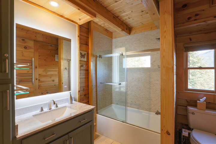 Cabin in Old Fort, US