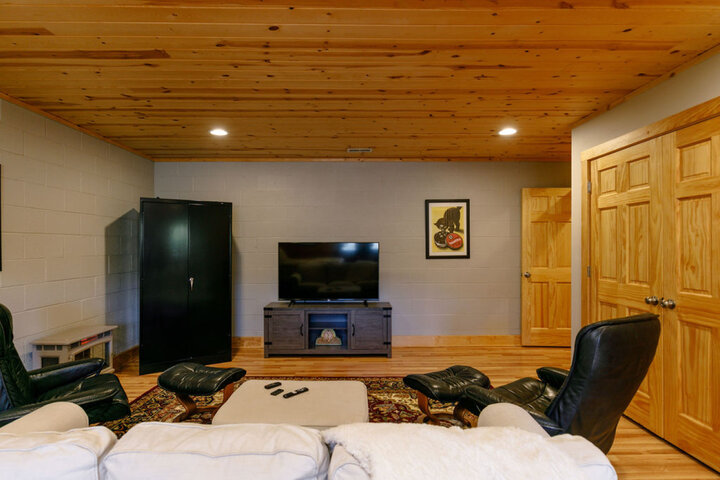 Cabin in Old Fort, US