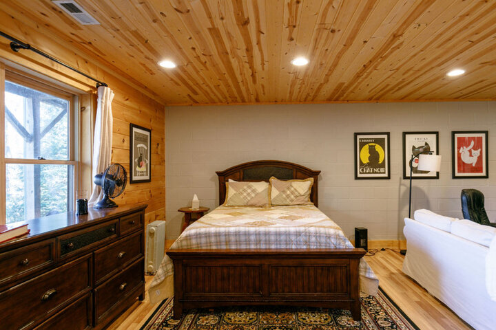 Cabin in Old Fort, US