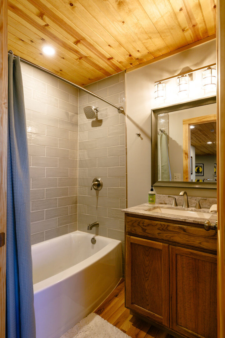 Cabin in Old Fort, US