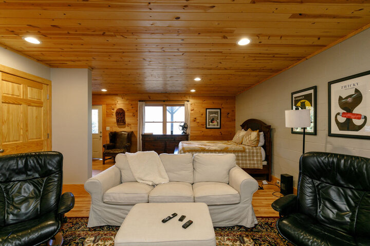 Cabin in Old Fort, US